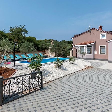 Villa Sunshine Pula Exterior photo