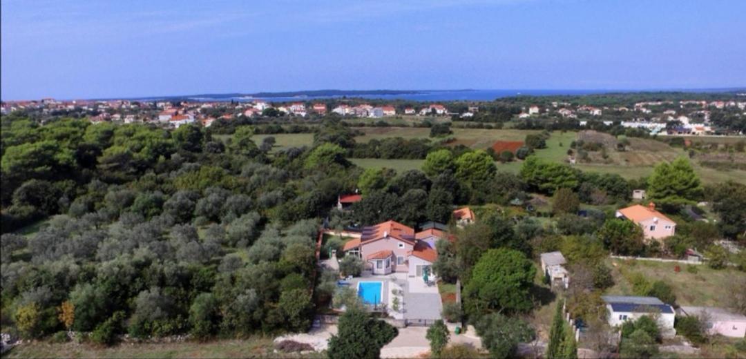 Villa Sunshine Pula Exterior photo
