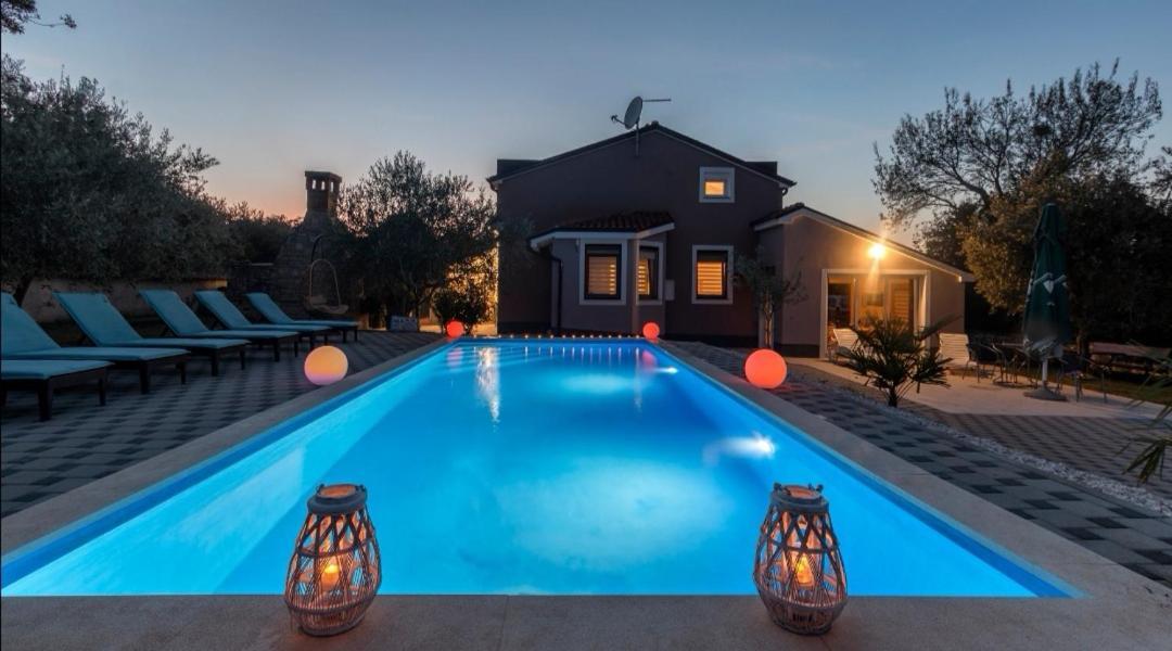 Villa Sunshine Pula Exterior photo